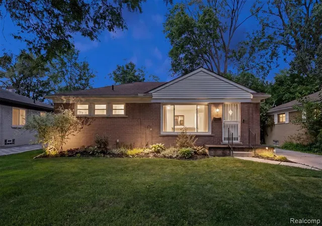 Photo 2 of Sale Pending at 21641 Sussex St, Oak Park, MI 48237 2611 | MLS# 61005827 | Listing updated on 2026-09-01