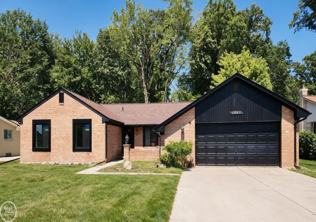 Photo 1 of Single family home for sale at 11343 Common Rd, Warren, MI 48093 | MLS# 50217878 | Listing updated on 2026-08-31