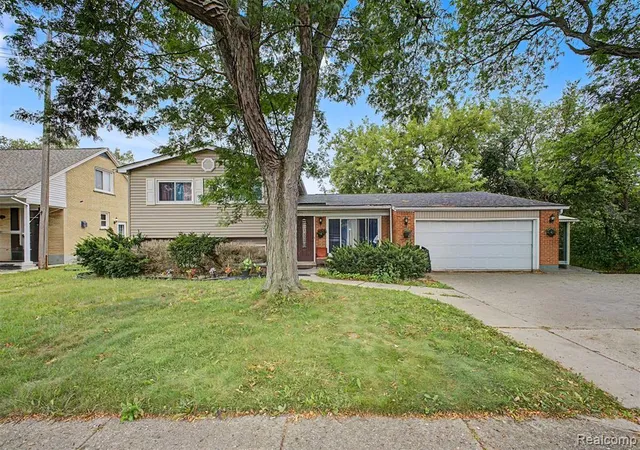 Photo 1 of Single family home for sale at 27355 Clairview Dr, Dearborn Heights, MI 48127 | MLS# 61016478 | Listing updated on 2026-08-29