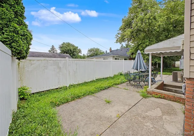 Photo 3 of Single family home for sale at 27355 Clairview Dr, Dearborn Heights, MI 48127 | MLS# 61016478 | Listing updated on 2026-08-29