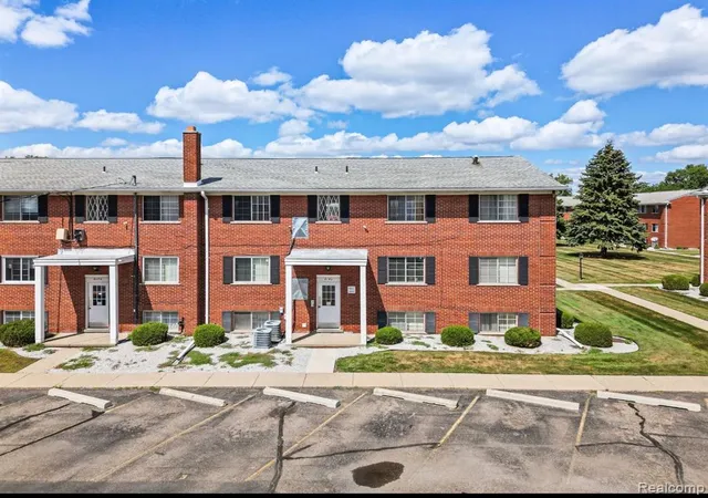 1st image of 8140 Crestview Dr, Sterling Heights, MI 48312 | MLS# 61022433