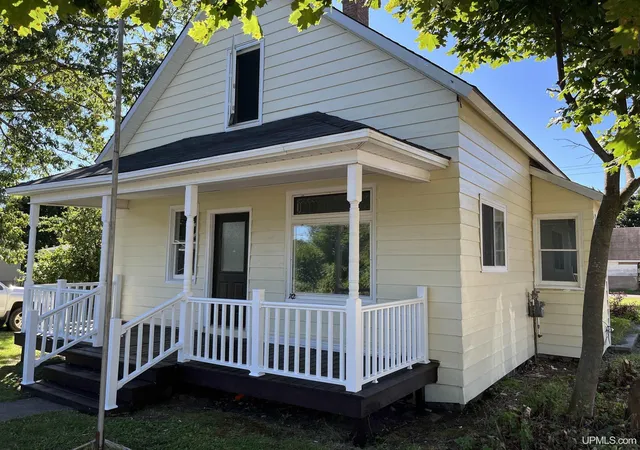 Photo 2 of Single family home for sale at 702 Wabash St, Ishpeming, MI 49849 | MLS# 50208845 | Listing updated on 2026-05-29