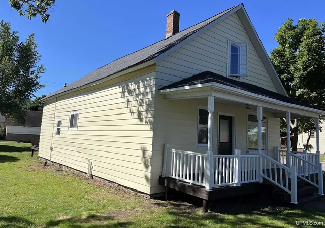 Photo 3 of Single family home for sale at 702 Wabash St, Ishpeming, MI 49849 | MLS# 50208845 | Listing updated on 2026-05-29