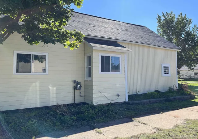Photo 3 of Single family home for sale at 702 Wabash St, Ishpeming, MI 49849 | MLS# 50208845 | Listing updated on 2026-05-29