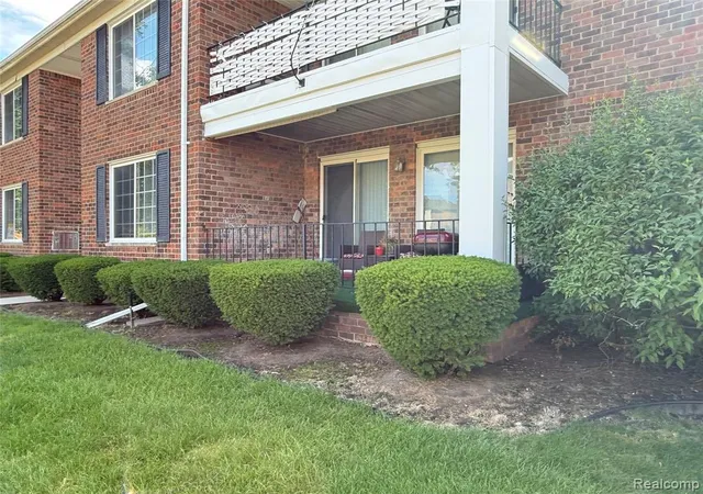 Homes for sale in Southfield, MI | 25354 Shiawassee Cir #28596, Southfield, MI 48033 | MLS# 61006504