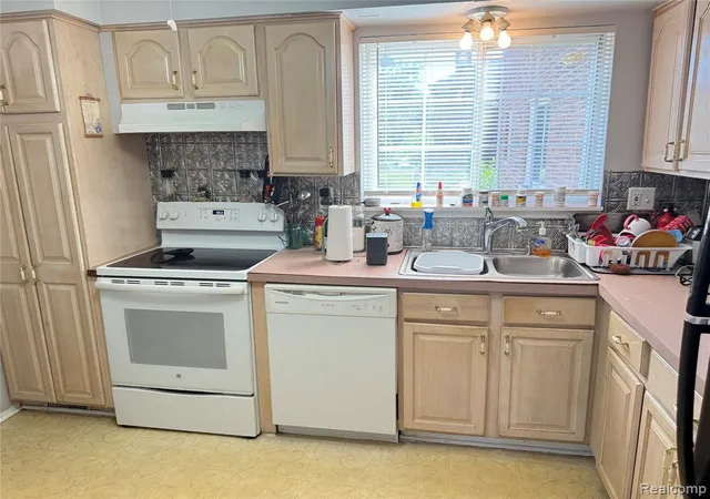 Homes for sale in Southfield, MI | 25354 Shiawassee Cir #28596, Southfield, MI 48033 | MLS# 61006504