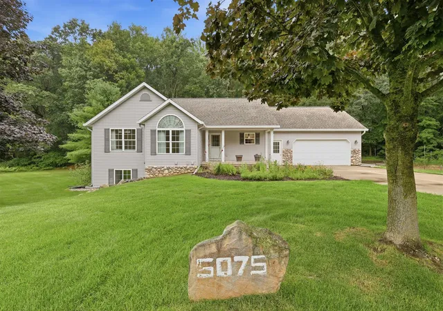 3rd image of 5075 Bonasa Dr, Rockford, MI 49341 | MLS# 70550569