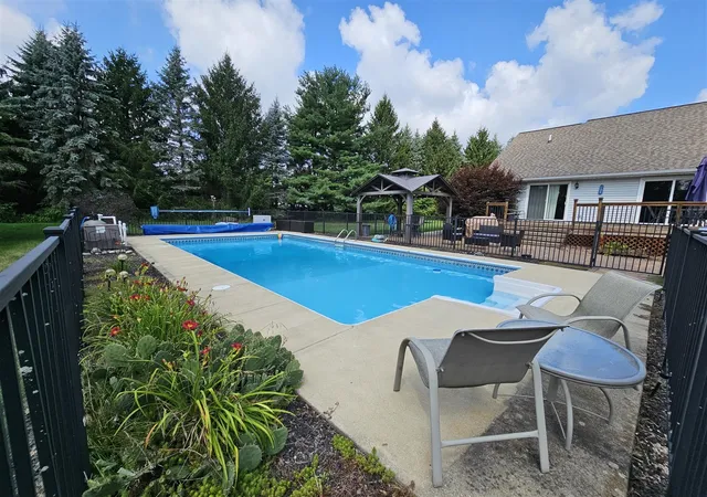 Photo 2 of Single family home for sale at 2276 White Pine Dr, Williamston, MI 48895 | MLS# 70554044 | Listing updated on 2026-08-31