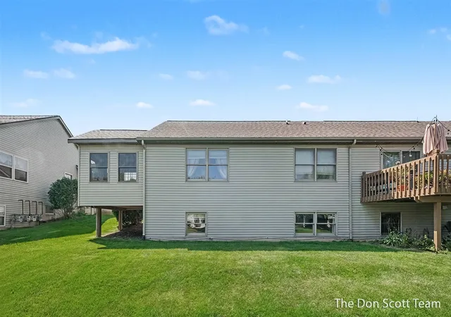 Photo 3 of Sale Pending at 210 Heatherview St, Sparta, MI 49345 | MLS# 70554299 | Listing updated on 2026-09-09