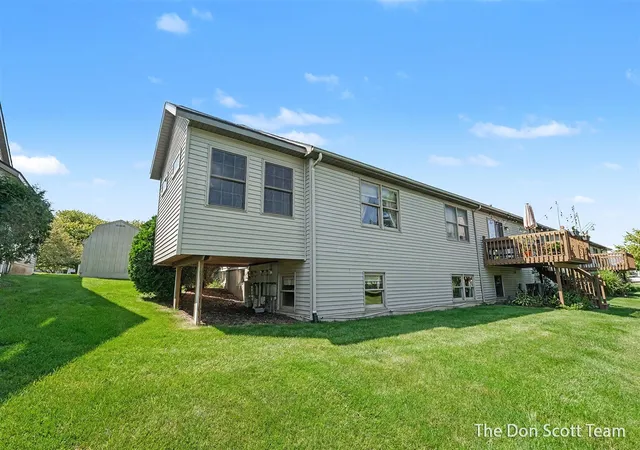 Photo 3 of Sale Pending at 210 Heatherview St, Sparta, MI 49345 | MLS# 70554299 | Listing updated on 2026-09-09