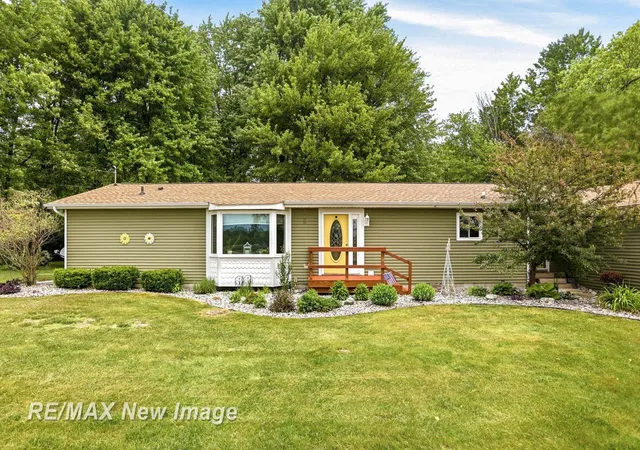 3rd image of 8385 Canada Rd, Birch Run, MI 48415 | MLS# 50211036