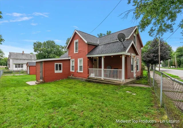 Photo 3 of Sale Pending at 1024 Butterworth St, Grand Rapids, MI 49504 | MLS# 70552744 | Listing updated on 2026-08-28
