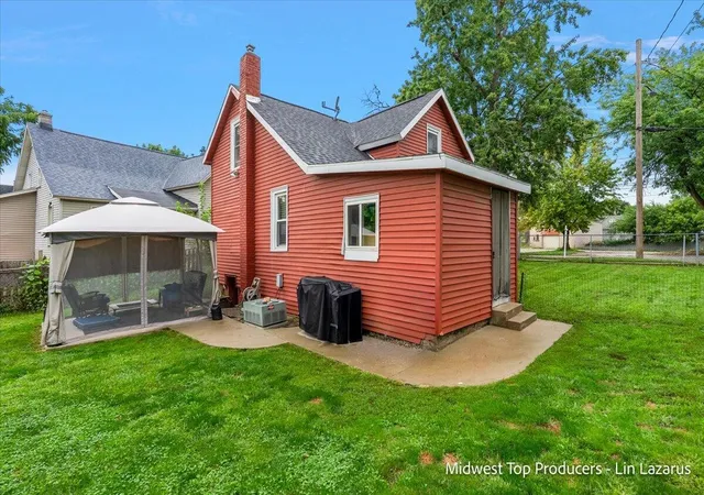 Photo 3 of Sale Pending at 1024 Butterworth St, Grand Rapids, MI 49504 | MLS# 70552744 | Listing updated on 2026-08-28
