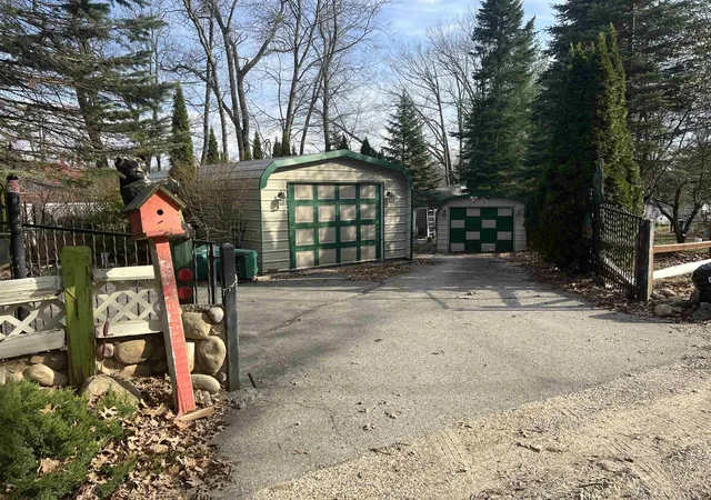 2nd image of 2730 Ridge Rd, Harrison, MI 48625 | MLS# 50205298