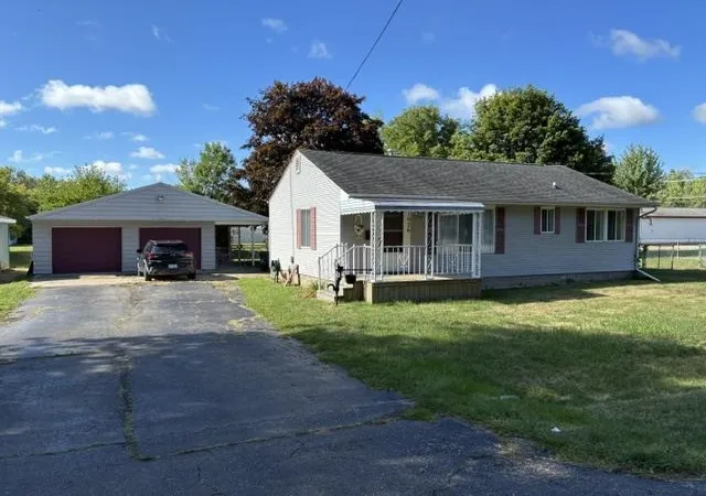 Photo 2 of Sale Pending at 1026 Washington Dr, Flint, MI 48507 | MLS# 50219608 | Listing updated on 2026-08-28