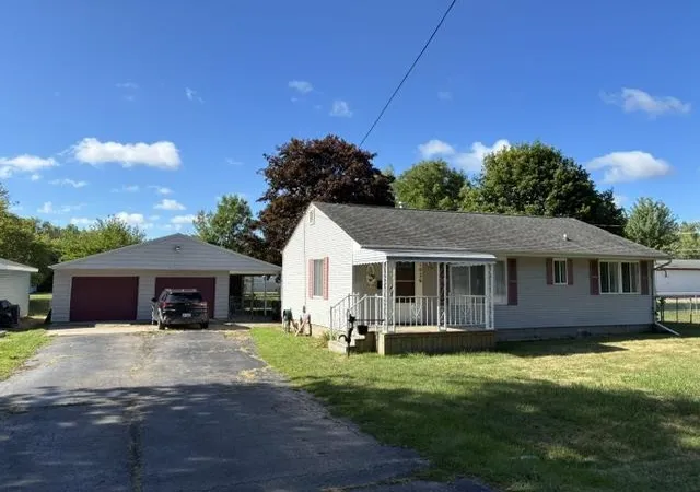 Photo 3 of Sale Pending at 1026 Washington Dr, Flint, MI 48507 | MLS# 50219608 | Listing updated on 2026-08-28