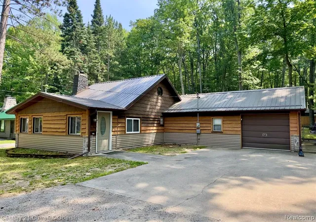 Homes for sale in Roscommon, MI | 111 Petoskey Dr, Roscommon, MI 48653 | MLS# 60940709