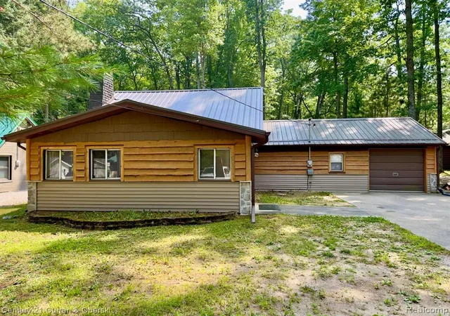 Homes for sale in Roscommon, MI | 111 Petoskey Dr, Roscommon, MI 48653 | MLS# 60940709