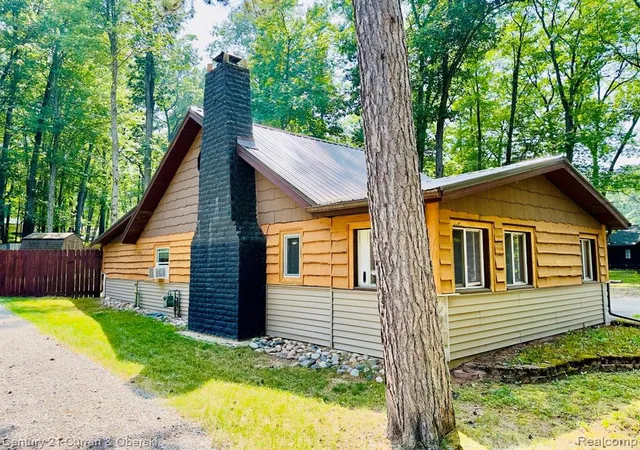 Homes for sale in Roscommon, MI | 111 Petoskey Dr, Roscommon, MI 48653 | MLS# 60940709