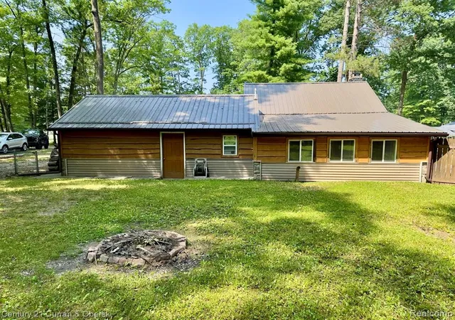 Homes for sale in Roscommon, MI | 111 Petoskey Dr, Roscommon, MI 48653 | MLS# 60940709