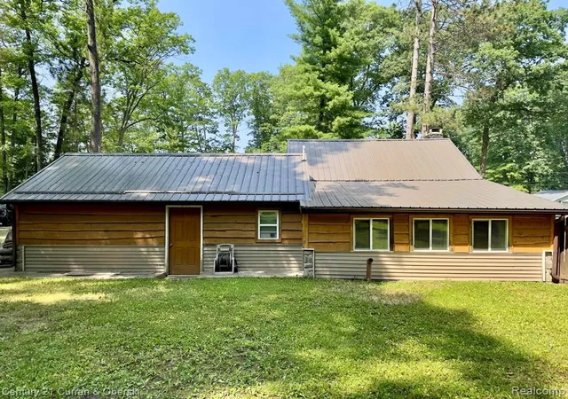 Homes for sale in Roscommon, MI | 111 Petoskey Dr, Roscommon, MI 48653 | MLS# 60940709