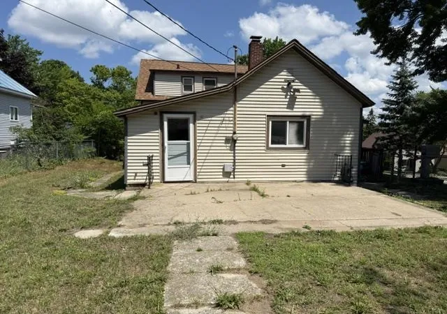 Photo 3 of Sale Pending at 510 5th St, Ludington, MI 49431 | MLS# 80072776 | Listing updated on 2026-09-23