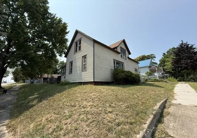 Photo 4 of Sale Pending at 510 5Th St, Ludington, MI 49431 | MLS# 80072776 | Listing updated on 2026-09-23