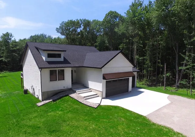 2nd image of 16229 148th Ave, Spring Lake, MI 49456 | MLS# 70543856