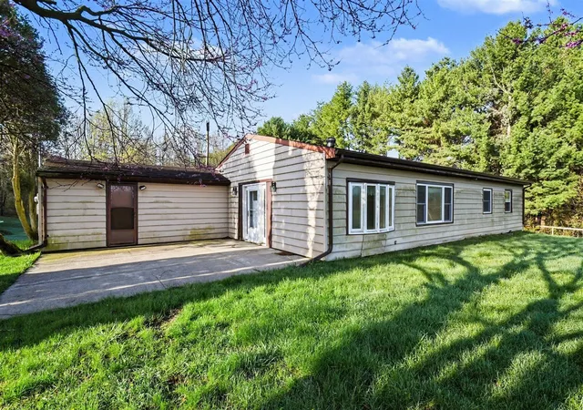 Homes for sale in Cassopolis, MI | 21583 Calvin Hill St, Cassopolis, MI 49031 | MLS# 70526228
