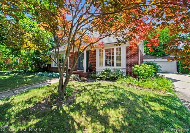 Photo 4 of Sale Pending at 620 Beechmont St, Dearborn, MI 48124 | MLS# 61018250 | Listing updated on 2026-08-28