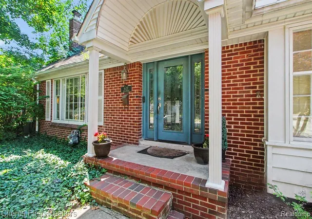 Photo 5 of Sale Pending at 620 Beechmont St, Dearborn, MI 48124 | MLS# 61018250 | Listing updated on 2026-08-28