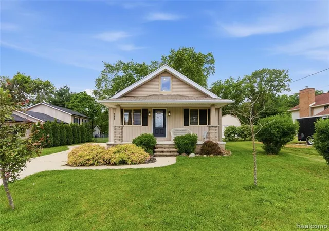 Homes for sale in Waterford, MI | 357 N Hospital Rd, Waterford, MI 48327 | MLS# 61006446