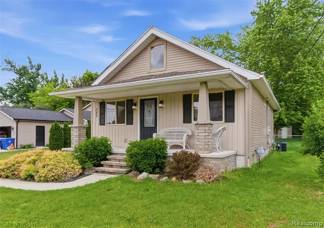 Homes for sale in Waterford, MI | 357 N Hospital Rd, Waterford, MI 48327 | MLS# 61006446