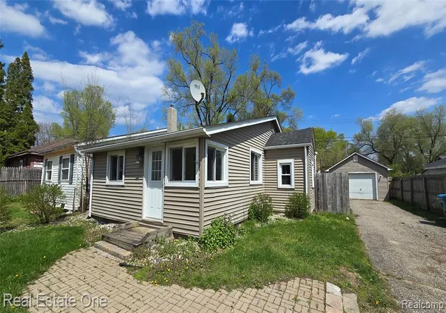 Photo 1 of Single family home for sale at 3148 Woodlawn St, Commerce Township, MI 48390 | MLS# 60988342 | Listing updated on 2026-07-07