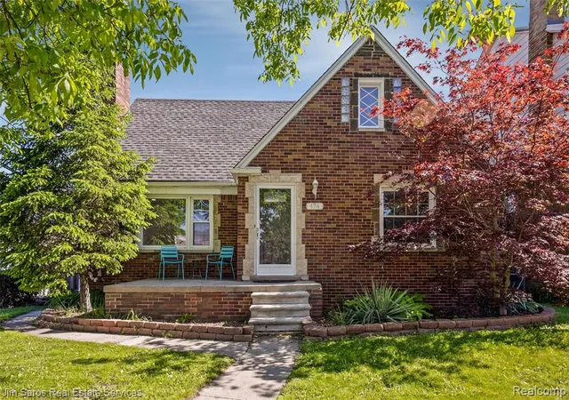 Homes for sale in Grosse Pointe Farms, MI | 474 Madison St, Grosse Pointe Farms, MI 48236 | MLS# 60995877