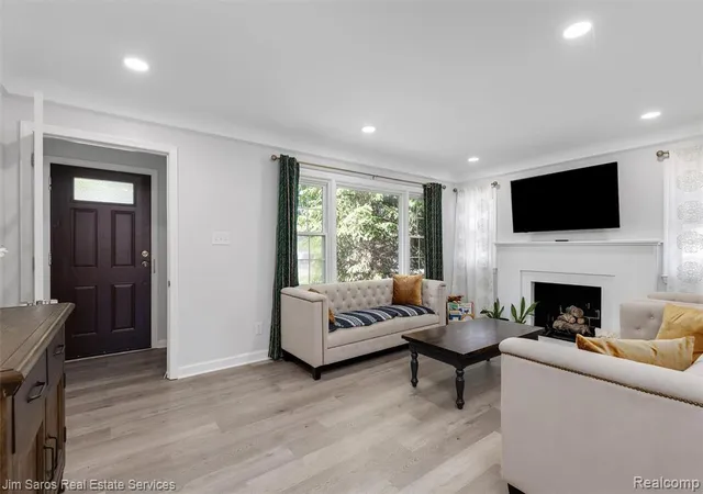 Homes for sale in Grosse Pointe Farms, MI | 474 Madison St, Grosse Pointe Farms, MI 48236 | MLS# 60995877