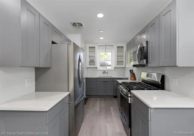 Homes for sale in Grosse Pointe Farms, MI | 474 Madison St, Grosse Pointe Farms, MI 48236 | MLS# 60995877