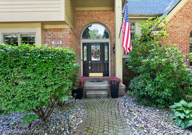 Photo 3 of Sale Pending at 1573 Moonlight Dr, Howell, MI 48843 8015 | MLS# 61025213 | Listing updated on 2026-09-07