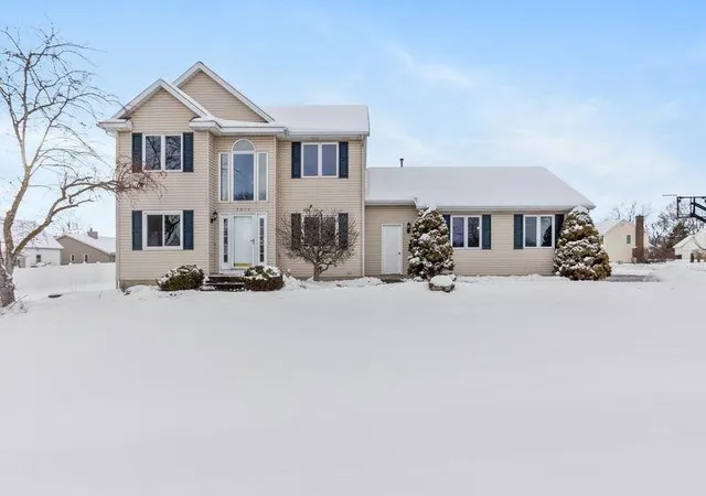 1st image of 5075 Windybrook Dr, Wyoming, MI 49418 | MLS# 70508461