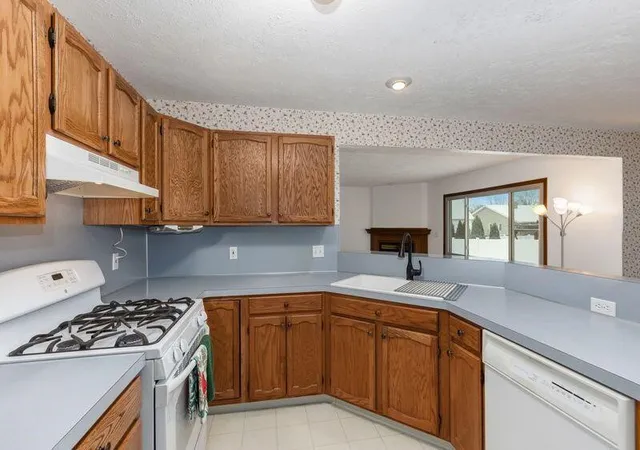 5th image of 5075 Windybrook Dr, Wyoming, MI 49418 | MLS# 70508461
