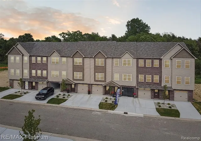 2nd image of 1665 Pinecroft Ln, Howell, MI 48855 | MLS# 61020516