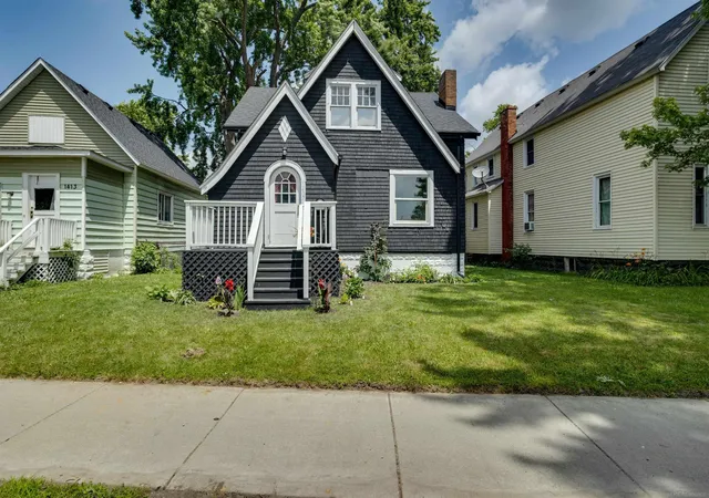 Homes for sale in Port Huron, MI | 1407 Lapeer Ave, Port Huron, MI 48060 | MLS# 50213879