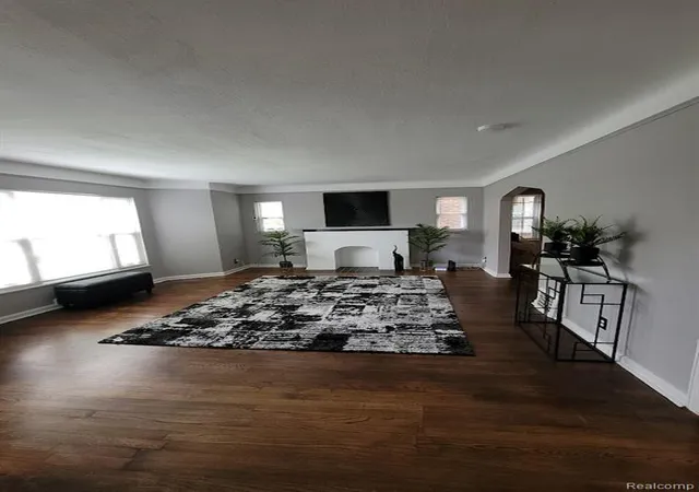5th image of 18510 Hartwell St, Detroit, MI 48235 1372 | MLS# 60995275
