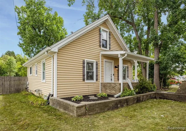 2nd image of 4465 S Center Rd, Burton, MI 48519 | MLS# 61022375