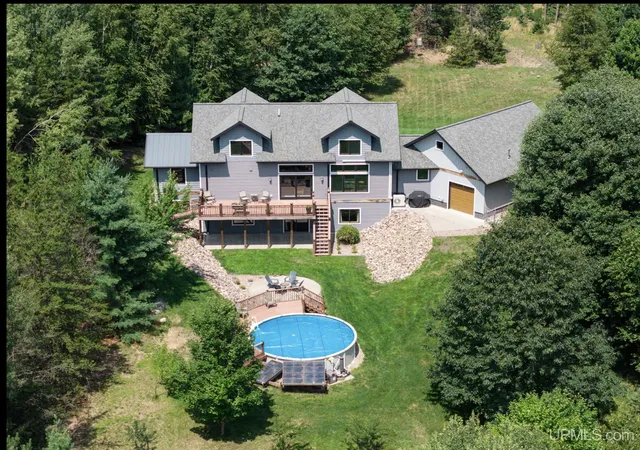 Photo 1 of Single family home for sale at 122 Norway Trl, Marquette, MI 49855 | MLS# 50216641 | Listing updated on 2026-08-27