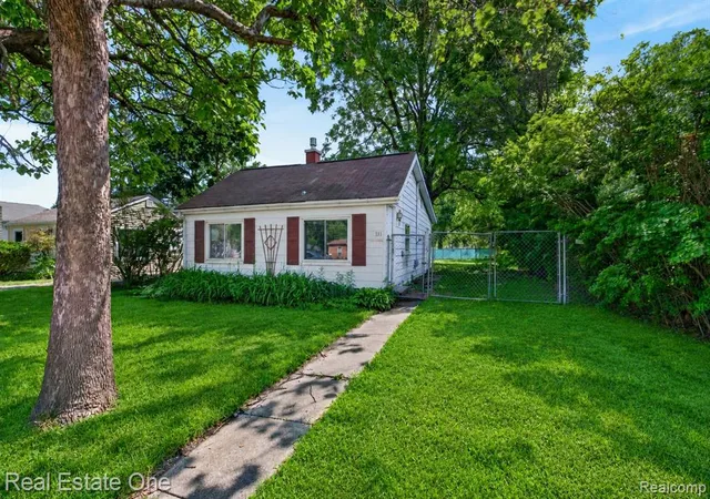 Photo 2 of Single Family Residence at 111 S Atwater St, Durand, MI 48429 | MLS# 61000024 | | Sold on 2026-07-10