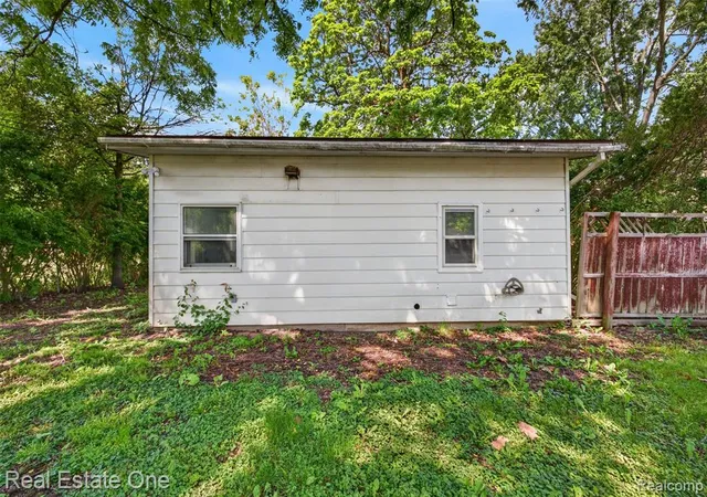 Photo 3 of Single Family Residence at 111 S Atwater St, Durand, MI 48429 | MLS# 61000024 | | Sold on 2026-07-10