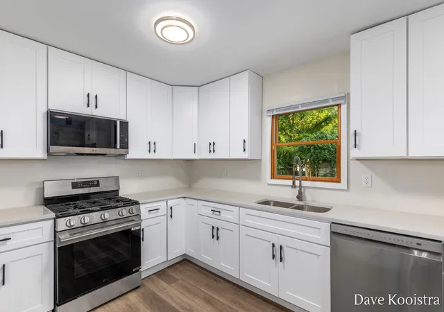 Photo 4 of Single family home for sale at 1769 Perry St, Holland, MI 49424 | MLS# 70552686 | Listing updated on 2026-08-19