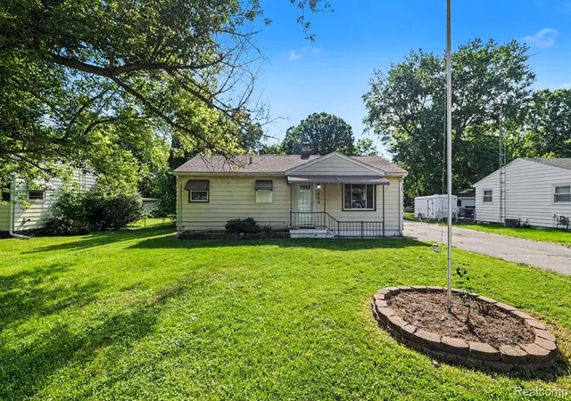 Homes for sale in Burton, MI | 2089 Christner St, Burton, MI 48519 | MLS# 61005302