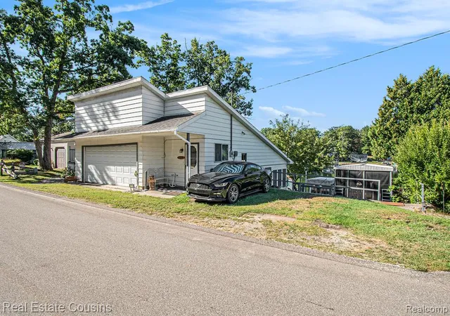 3rd image of 1734 Forest Rd, Harrison, MI 48625 | MLS# 60930616